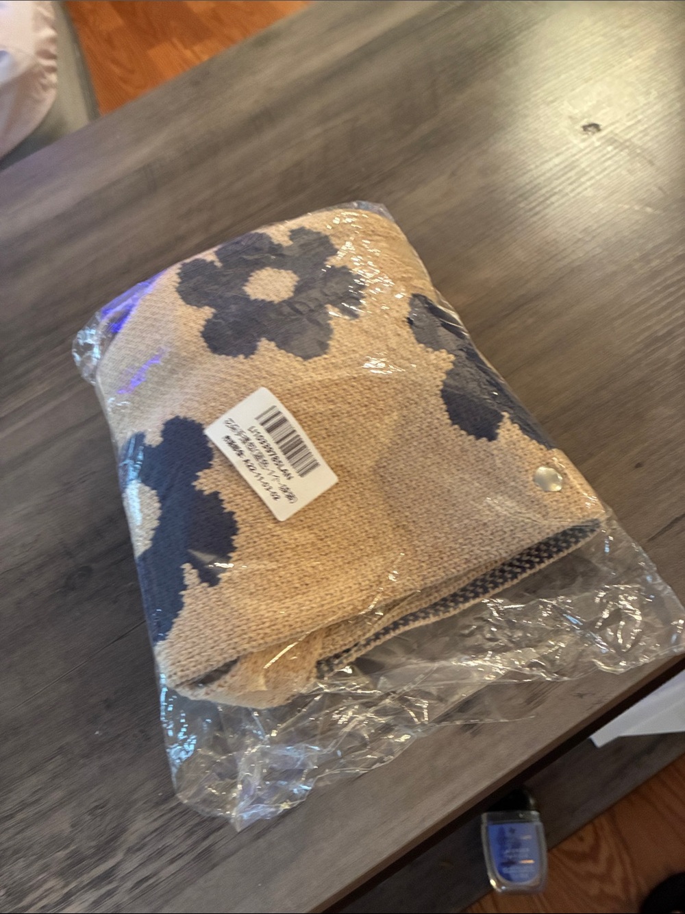Beige Floral Canvas Bucket Bag with Blue Crochet Charm - Picture 4 of 4